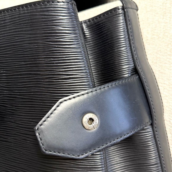 Authentic Louis Vuitton Sac de Paul PM shoulder bucket bag black Epi leather - Picture 8 of 16